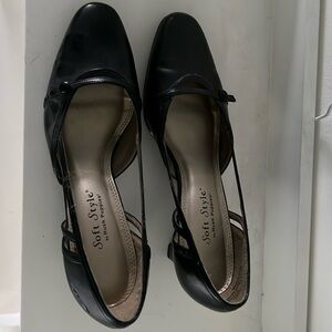 Heeled shoes